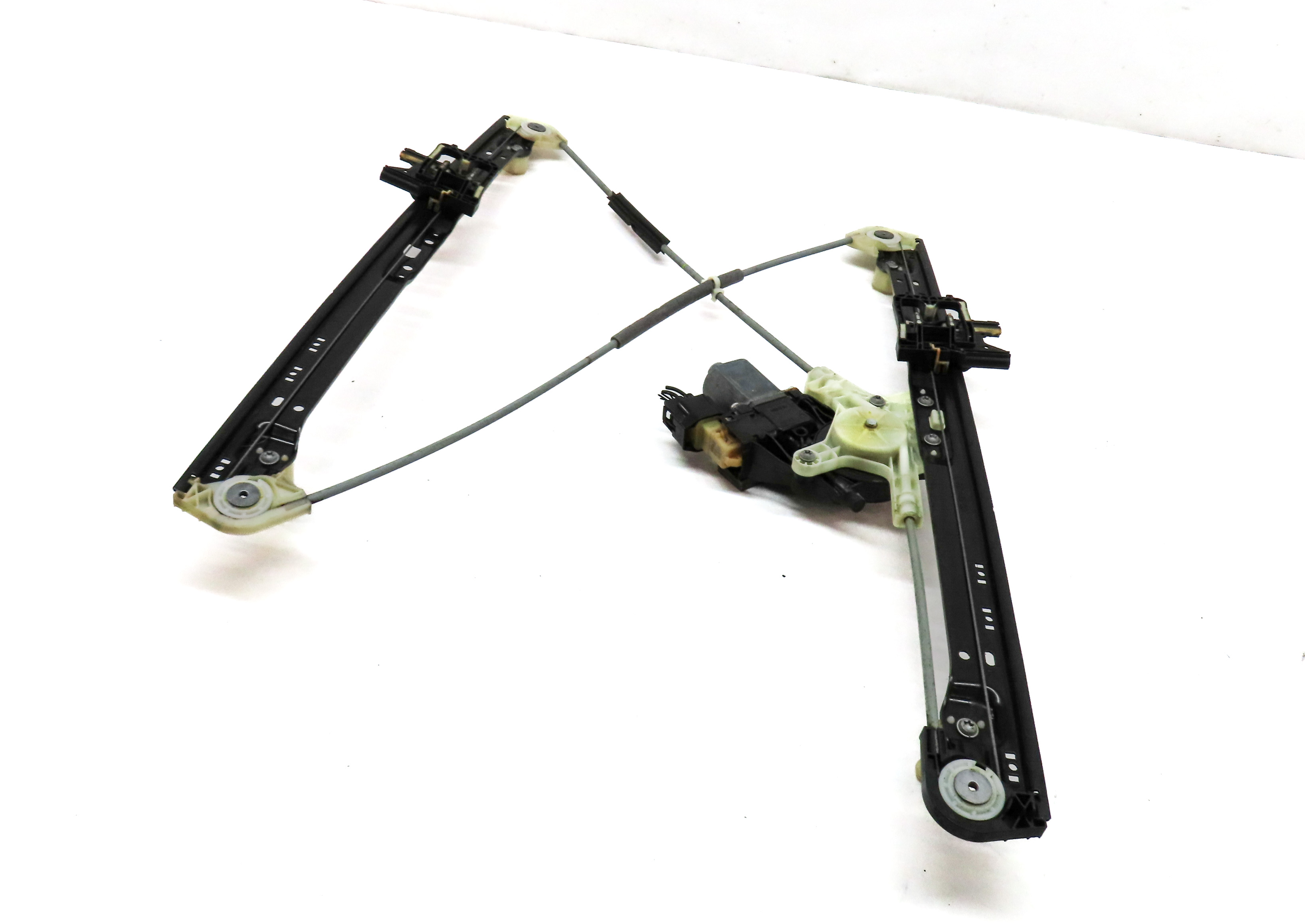 13-19 RANGE ROVER (L405) RIGHT FRONT PASSENGER DOOR WINDOW REGULATOR w/ MOTOR — exact item pictured